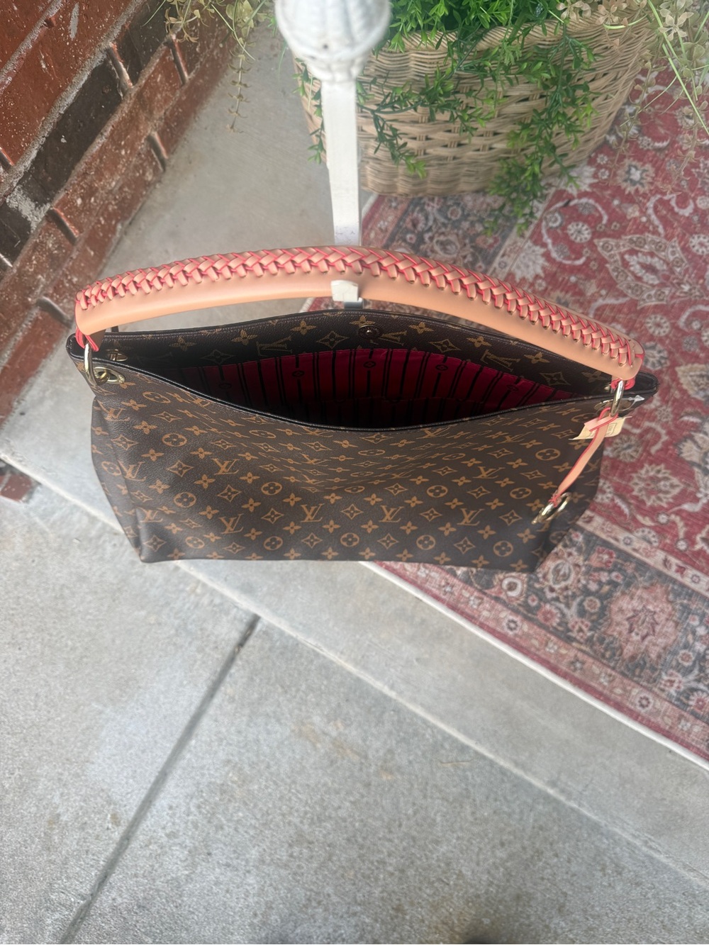 Designer Like Monogram Fashion Handbag - Picture 9 of 10